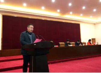 湖北昌利董事長在“百企聯百村脫貧奔小康”動員會宣讀倡議書 湖北昌利董事長在“百企聯百村脫貧奔小康”動員會宣讀倡議書