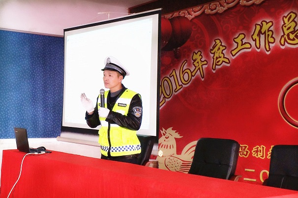 遵守交規(guī) 平安你我——湖北昌利公司開(kāi)展“道路交通安全知識(shí)”培訓(xùn) 遵守交規(guī) 平安你我——湖北昌利公司開(kāi)展“道路交通安全知識(shí)”培訓(xùn)