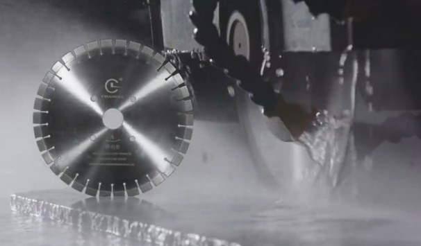 那些金剛石切割片加工過的石材出現(xiàn)泛堿是什么原因？